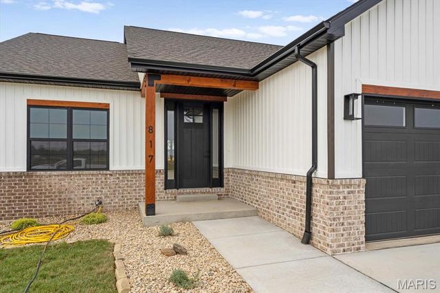 817 Golden Bell Lane, O'fallon, IL 62269