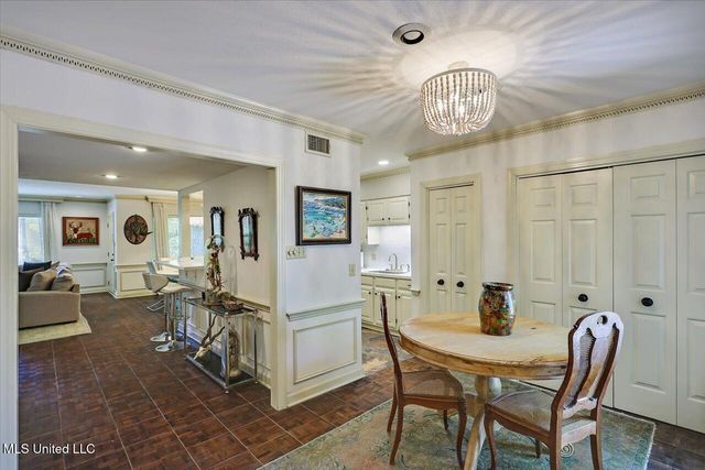 1 Eastbrooke Street, Jackson, MS 39216