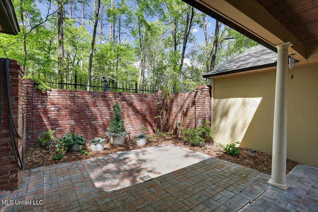 1 Eastbrooke Street, Jackson, MS 39216