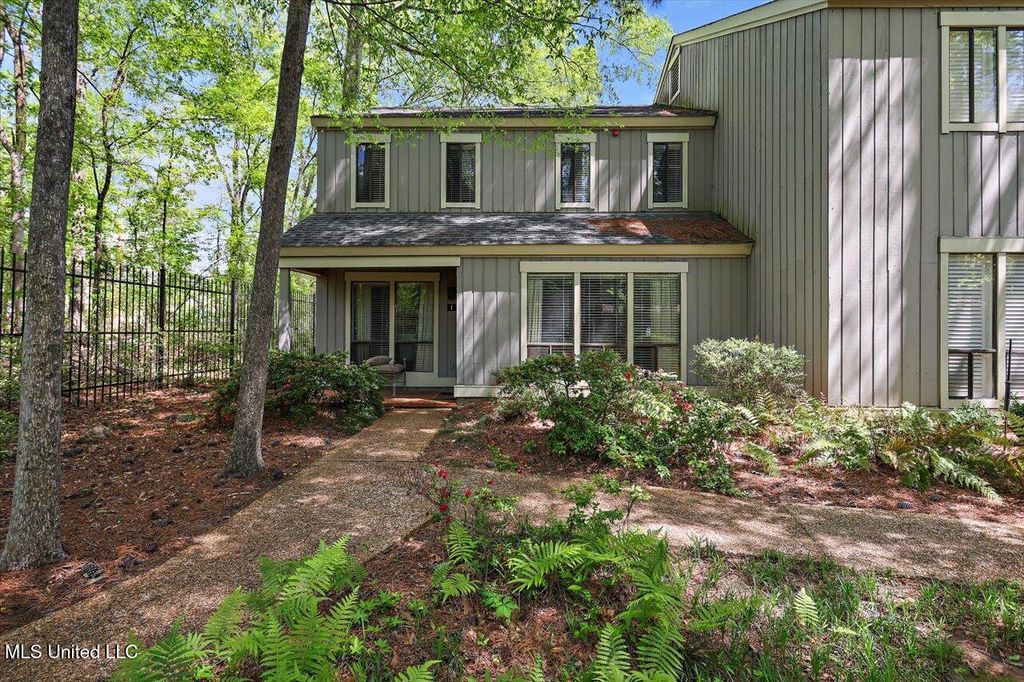 1 Eastbrooke Street, Jackson, MS 39216