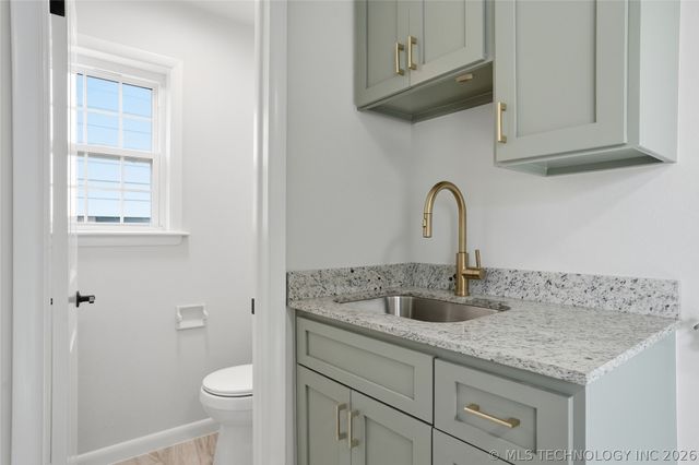 6082 E 56th Street, Tulsa, OK 74135