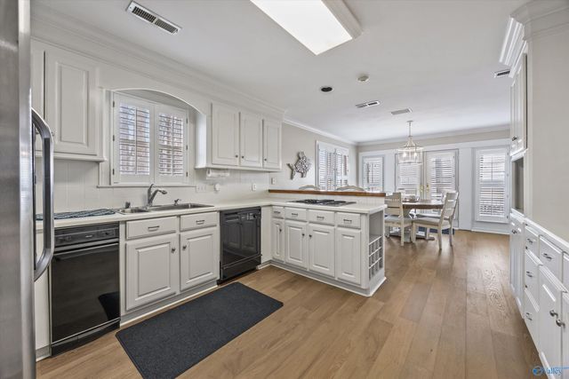 29 Lake Breeze, Guntersville, AL 35976