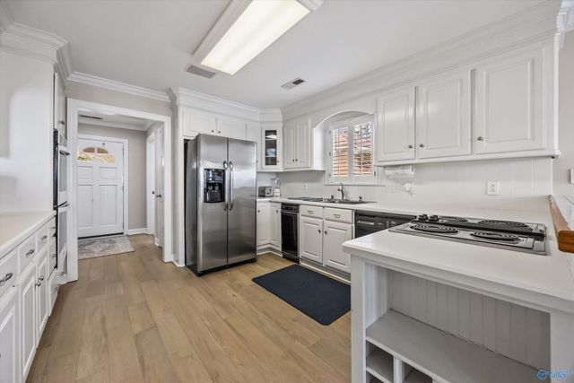 29 Lake Breeze, Guntersville, AL 35976