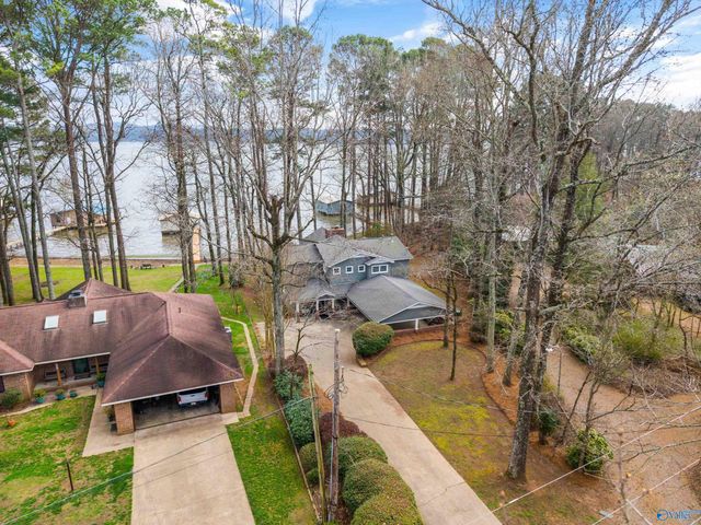 29 Lake Breeze, Guntersville, AL 35976