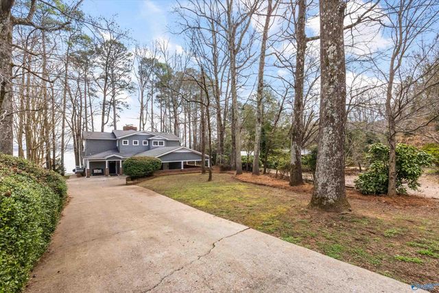 29 Lake Breeze, Guntersville, AL 35976