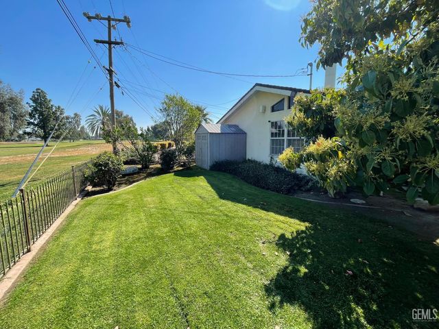 6212 Bel Aire Way, Bakersfield, CA 93309