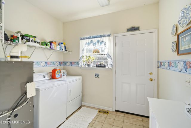 27 Rodeo Drive, West Creek, NJ 08092