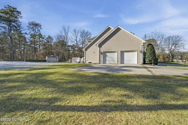 27 Rodeo Drive, West Creek, NJ 08092