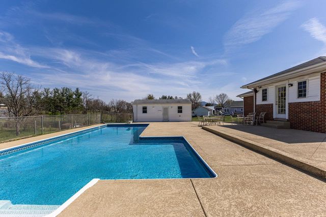 62 ROSSER DR, Luray, VA 22835