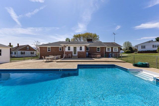 62 ROSSER DR, Luray, VA 22835