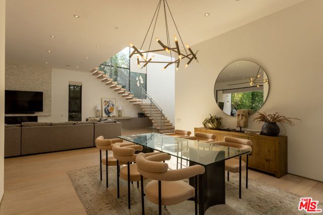 132 N Laurel Avenue, Los Angeles, CA 90048