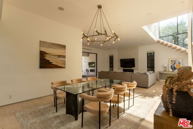 132 N Laurel Avenue, Los Angeles, CA 90048