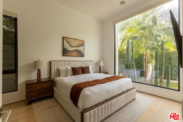 132 N Laurel Avenue, Los Angeles, CA 90048