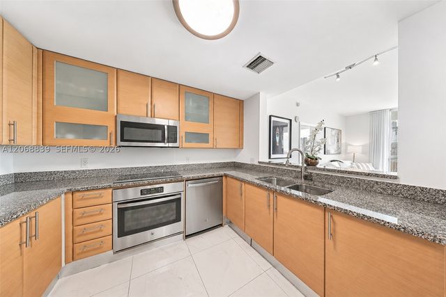 2101 Brickell Ave 3202, Miami, FL 33129