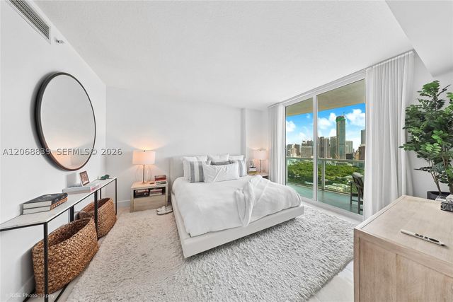 2101 Brickell Ave 3202, Miami, FL 33129