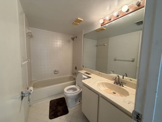 112 Lake Emerald Drive 203, Oakland Park, FL 33309