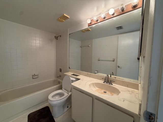 112 Lake Emerald Drive 203, Oakland Park, FL 33309