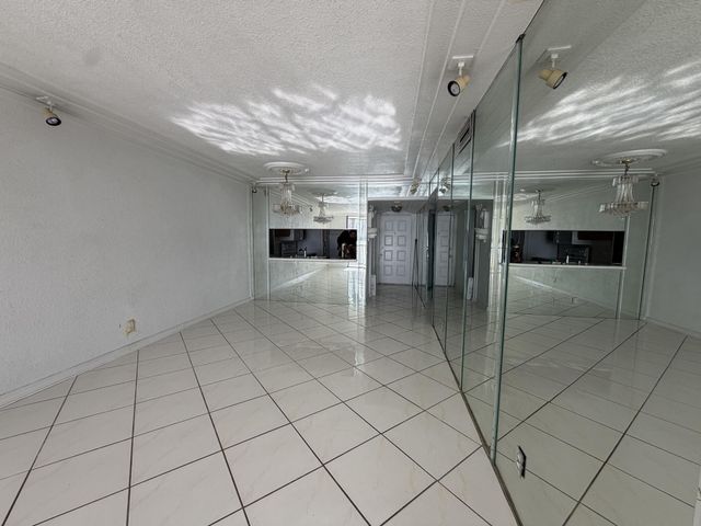 112 Lake Emerald Drive 203, Oakland Park, FL 33309