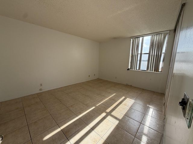 112 Lake Emerald Drive 203, Oakland Park, FL 33309