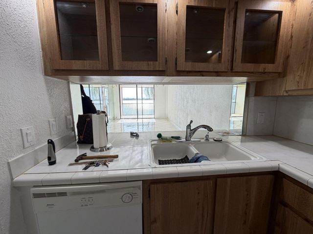112 Lake Emerald Drive 203, Oakland Park, FL 33309