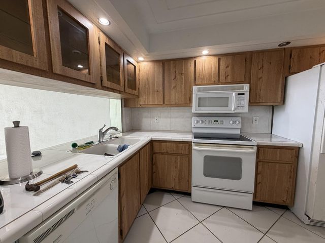 112 Lake Emerald Drive 203, Oakland Park, FL 33309