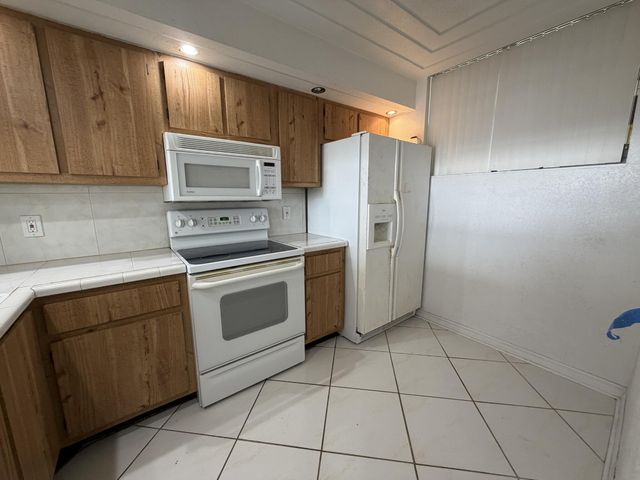 112 Lake Emerald Drive 203, Oakland Park, FL 33309