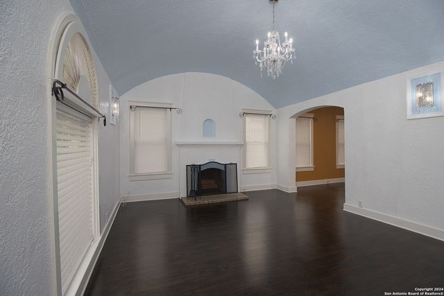 261 E ROSEWOOD AVE, San Antonio, TX 78212