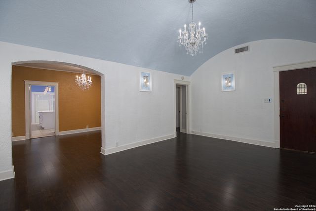 261 E ROSEWOOD AVE, San Antonio, TX 78212