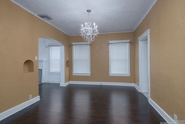 261 E ROSEWOOD AVE, San Antonio, TX 78212