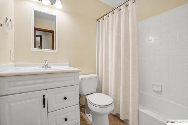 4923 S 147th Street, Omaha, NE 68137