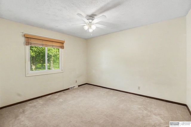 4923 S 147th Street, Omaha, NE 68137