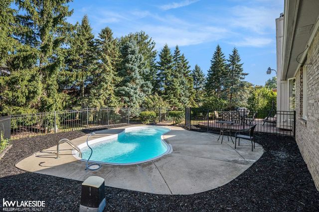 2679 Larch Drive, Sterling Heights, MI 48314