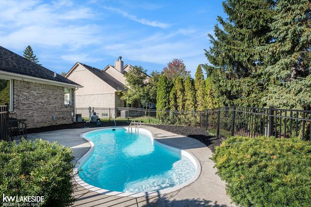 2679 Larch Drive, Sterling Heights, MI 48314