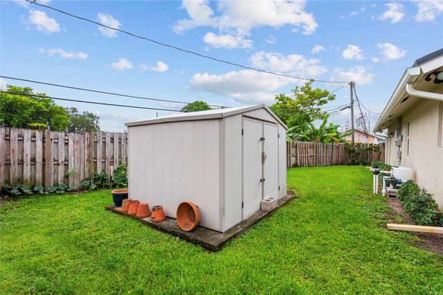 254 NW 2nd Way, Deerfield Beach, FL 33441