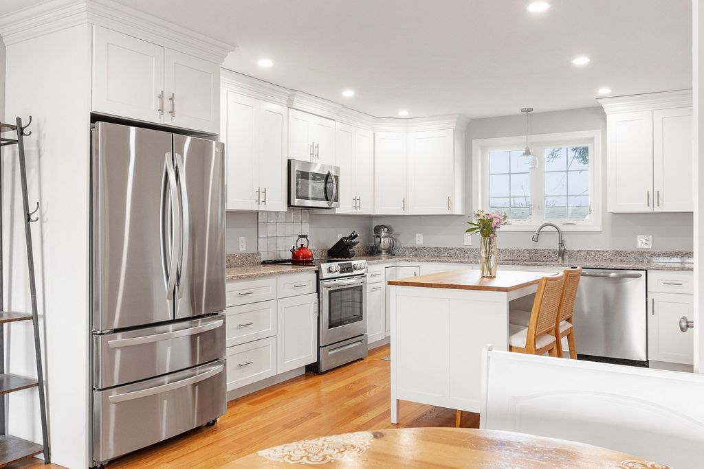 1093 Main St 4, Weymouth, MA 02190