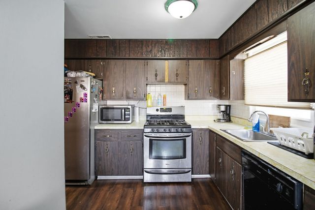 6611 W 83RD Street, Burbank, IL 60459