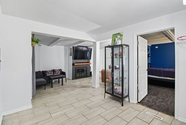 6611 W 83RD Street, Burbank, IL 60459