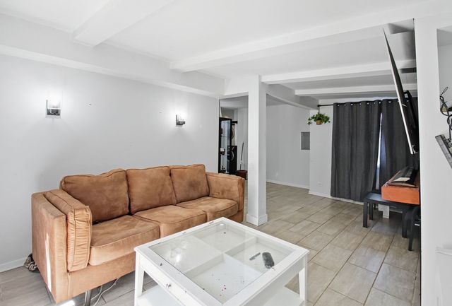 6611 W 83RD Street, Burbank, IL 60459