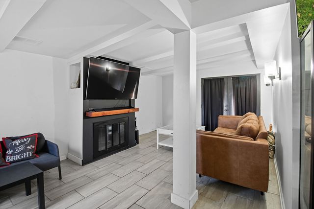 6611 W 83RD Street, Burbank, IL 60459