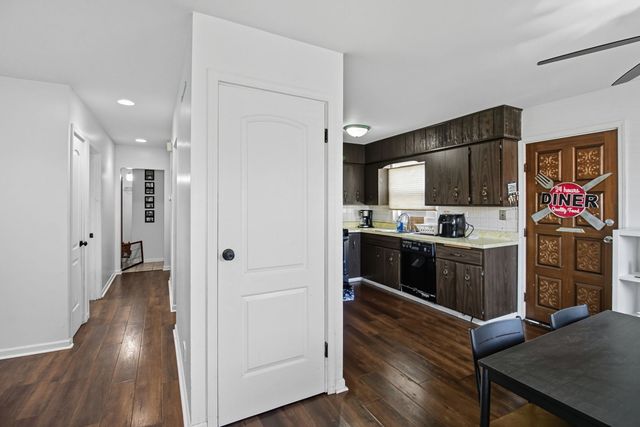 6611 W 83RD Street, Burbank, IL 60459