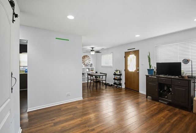 6611 W 83RD Street, Burbank, IL 60459