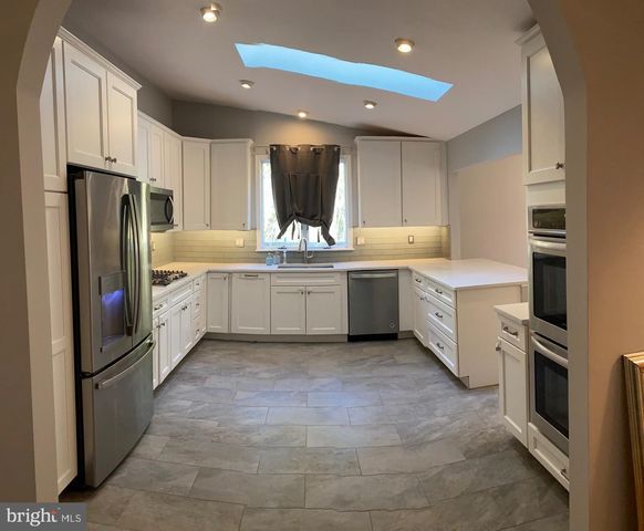 9917 BETTEKER LN, Potomac, MD 20854