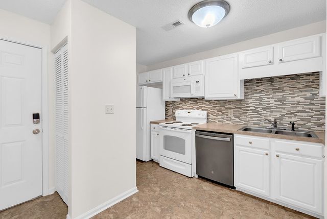 7700 Porcher Dr Apt 2203, Myrtle Beach, SC 29572