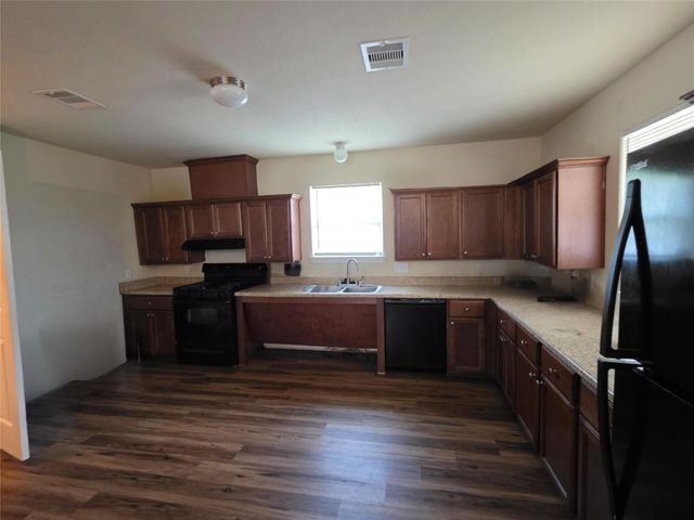 2402 14th Avenue N, Texas City, TX 77590