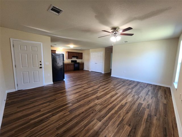 2402 14th Avenue N, Texas City, TX 77590