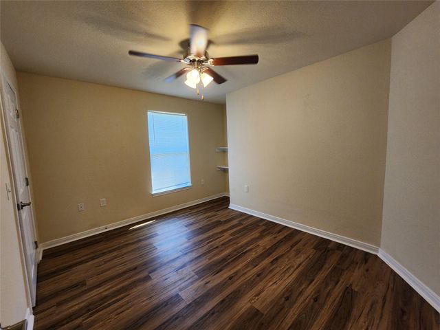 2402 14th Avenue N, Texas City, TX 77590