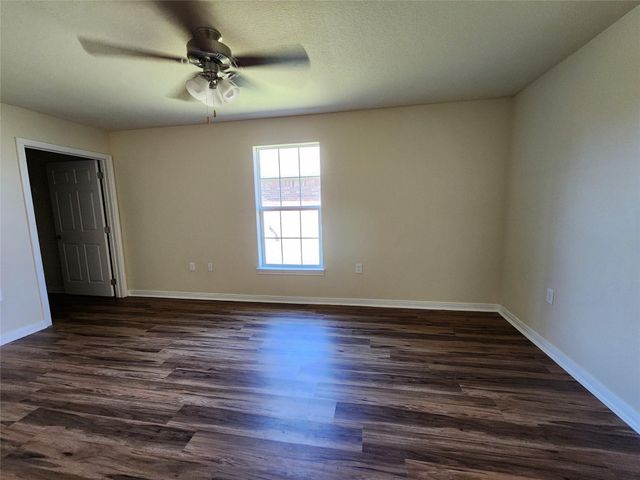 2402 14th Avenue N, Texas City, TX 77590