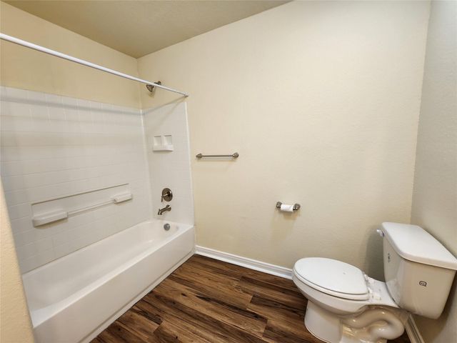 2402 14th Avenue N, Texas City, TX 77590