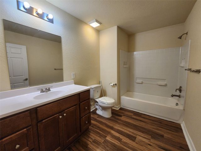 2402 14th Avenue N, Texas City, TX 77590