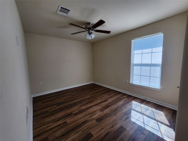 2402 14th Avenue N, Texas City, TX 77590